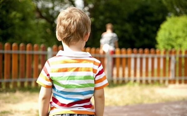 孩子一生必經3次叛逆期，不打不罵，3種教育方式改變孩子一生