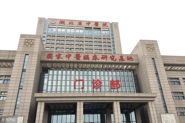 婚後第二天婆婆住院，俺拿彩禮去交費，看到餘額，我不想管了