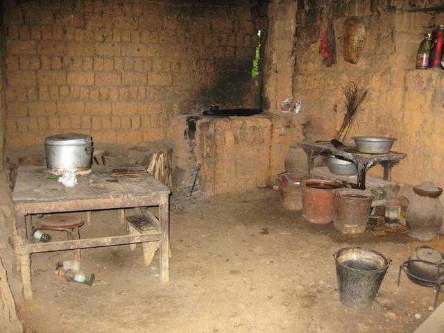 我坐月子，母親生病沒來照顧，給家裡打電話問候，我再不想回娘家