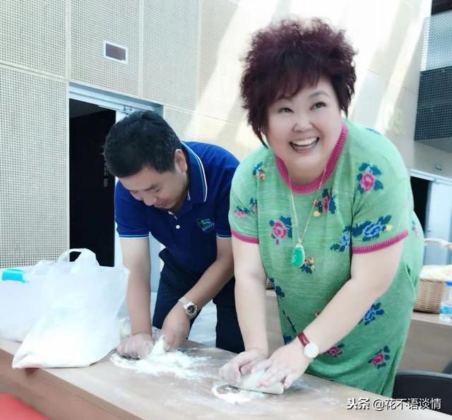 她掙80萬一分不剩給老公買豪車，9年後老公開輛奔馳來還禮