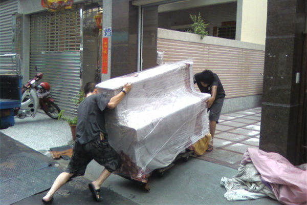 兒子生日，婆婆送十斤乾魚，女子嫌腥送鄰居，鄰居嘗後連夜搬家