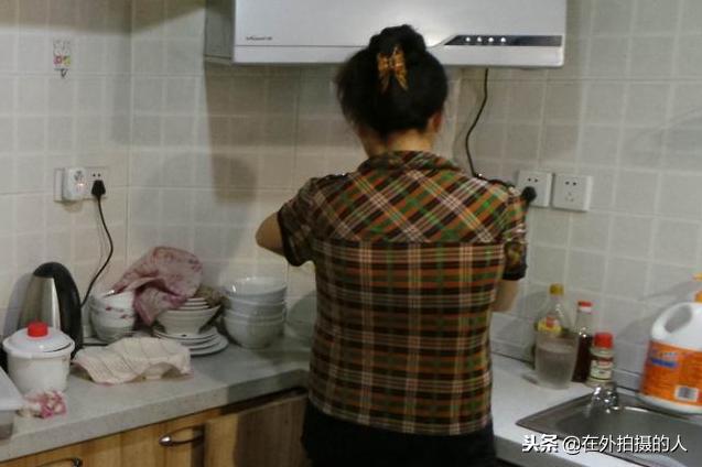 母親從農村來看我，吃飯時婆婆開口跟我說話，我氣得跟老公說離婚