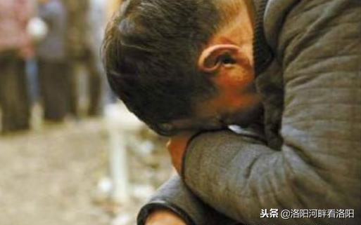 媽媽弄丟兒子，被公婆攆走，20年後兒子回來，他一番話全家蒙了