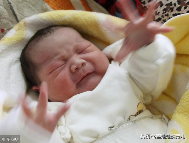 孕婦懷孕9個月，丈夫堅持要求剖腹產，孩子出生後，全家亂成一團