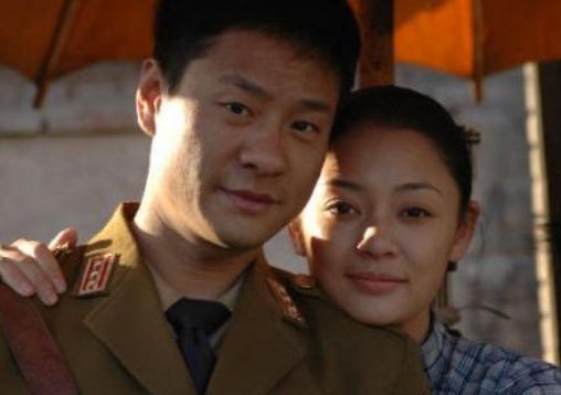 與前夫閃婚，女兒4歲後卻被拋棄，如今她紅紅火火，前夫滿頭白髮