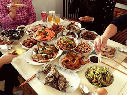 懷孕5月做飯沒做好，婆婆給她一耳光，父母連夜趕來婆婆如遭雷擊