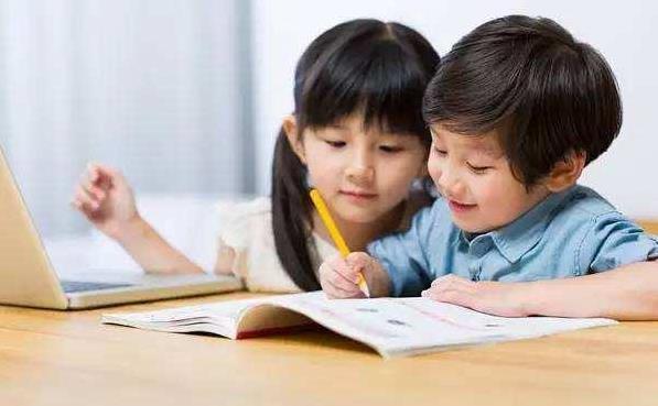 家有男孩，7歲前請一定要呵護好這10個敏感期，孩子將來一定感激你