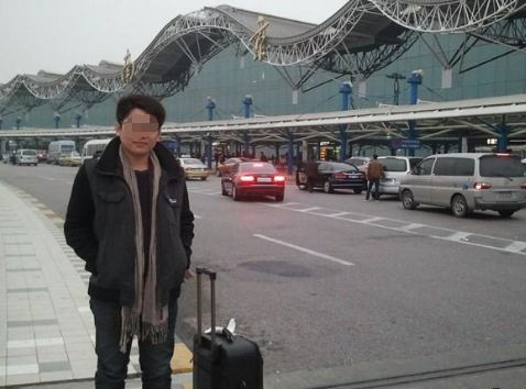 丈夫出差，回家後總喊腰疼，妻子偷摸掀開他上衣瞥眼，含淚離婚