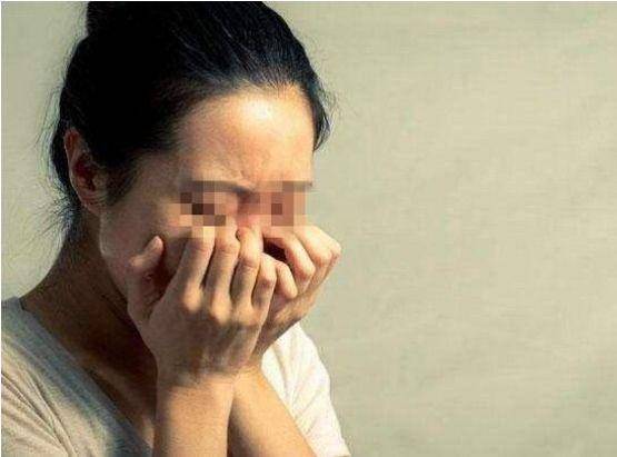 孕婦在火車上不斷借別人手機沒人借，我借給她，隔天收到簡訊我才知自己救了一條人命！