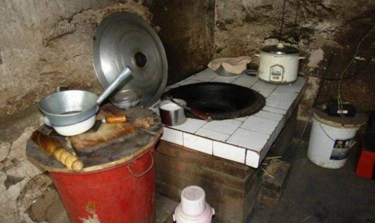 為了供弟弟讀書，姐嫁給窮漢，妹嫁給傻子，8年後一排豪車開進村，兄妹三人抱頭痛哭
