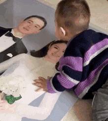 「孩子，放下工作養不起你，拿起工作陪不了你。」其實，你所有的不容易，孩子都懂