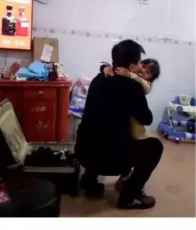 「孩子，放下工作養不起你，拿起工作陪不了你。」其實，你所有的不容易，孩子都懂