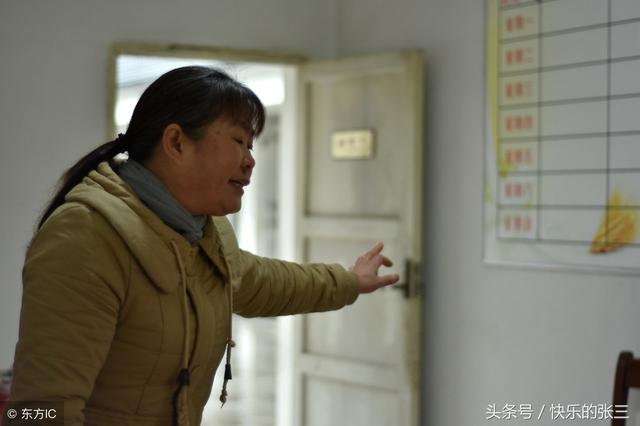 新婚夜看見岳母進了父親房間，趴門口偷看，兒子握緊拳頭
