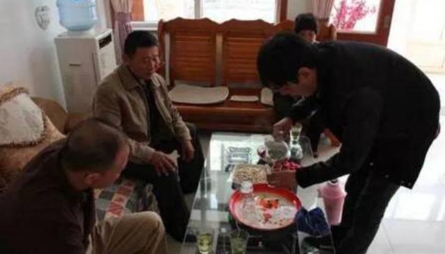婆婆讓我回娘家中途發現東西忘拿，回家開門的一瞬間感覺跌進地獄