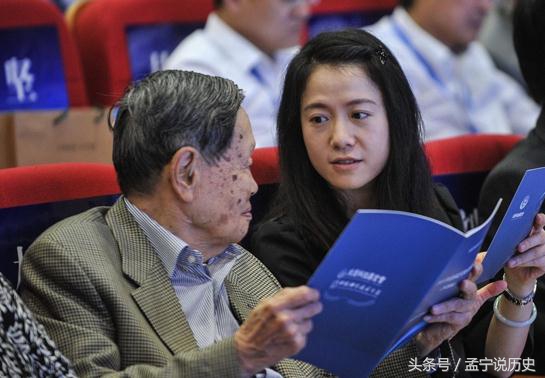 他「82歲時娶28歲嫩妻」轟動社會！沒人看好卻相伴13年，95歲的他說：「我死後你可以...」 