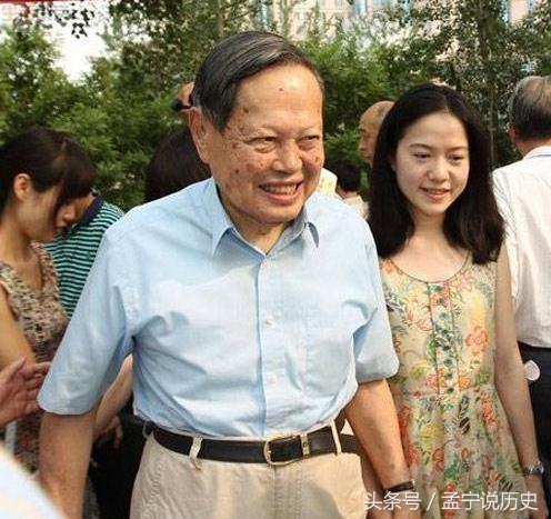 他「82歲時娶28歲嫩妻」轟動社會！沒人看好卻相伴13年，95歲的他說：「我死後你可以...」 