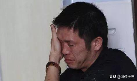 老婆車禍去世，推進火化爐內傳來哭喊聲，工作人員告訴真相，蒙了