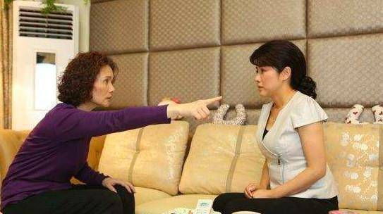 閨女去婆家睡一晚，回來總撓背，掀開衣服瞟一眼，我含淚報警