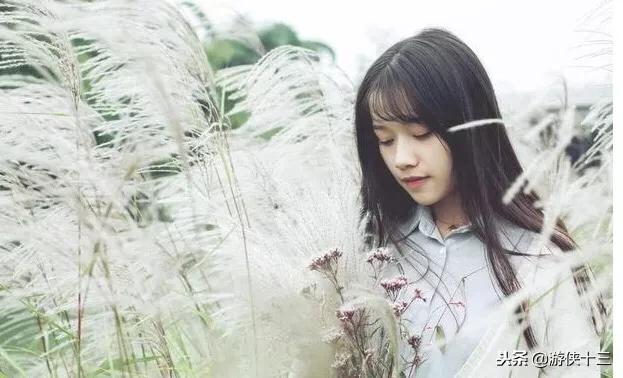 出差提前回家，老婆在浴室，從後面抱住她，她閉眼說句話，俺失控
