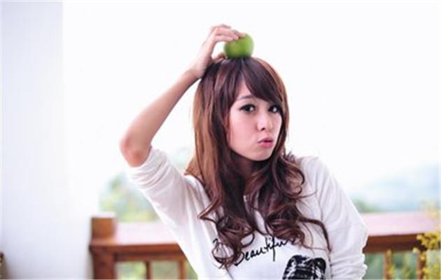 我生兒子大姑子封兩千紅包，一條秒撤的微信消息，我看清她的虛偽