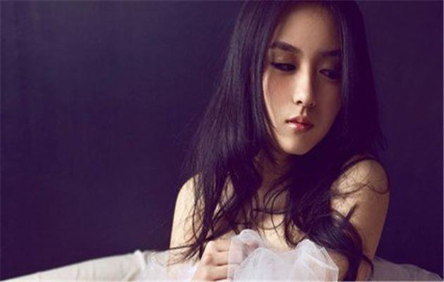生了女兒，婆婆笑眯眯的獎勵我兩萬塊，隔天聽到對話我淚流不止