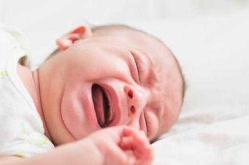 兒子吃母乳後卻離奇死亡，得知原因後，老公大罵：你不配當媽！