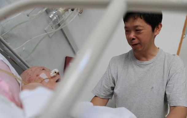 贍養岳母8年，她病逝後，家裡來個人，提的要求老婆情緒失控