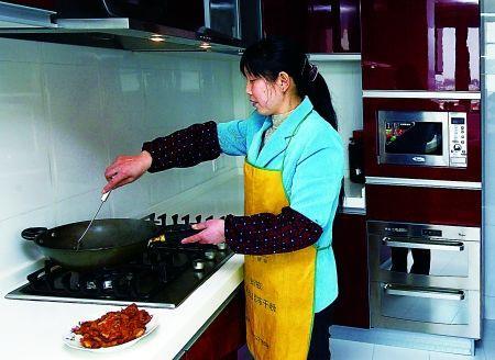 妯娌懷孕，打電話給婆婆報喜，電話忘記掛，結果婆婆徹底寒心