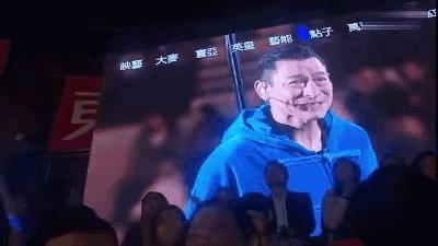 劉德華57歲連唱20場導致發炎失聲，女粉絲拒絕退票，理由令人淚目！
