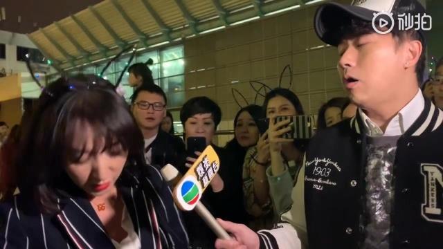 劉德華57歲連唱20場導致發炎失聲，女粉絲拒絕退票，理由令人淚目！