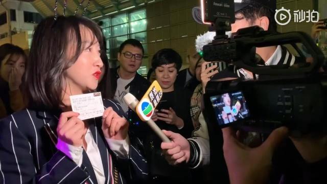 劉德華57歲連唱20場導致發炎失聲，女粉絲拒絕退票，理由令人淚目！