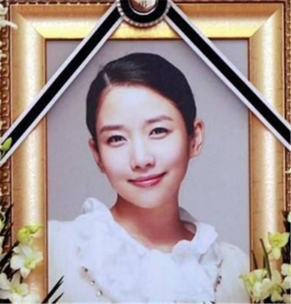 23歲因孫儷成名，卻在坐月子慘遭家暴！年僅27離世，家中豪車保時捷成廢鐵！去世前一個月才知老公多渣！