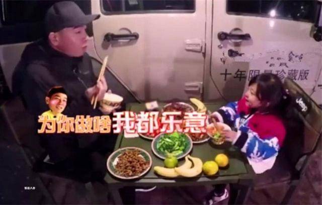 應采兒帶Jasper採購嬰兒用品，采兒肚子圓圓，51歲陳小春又做爸爸