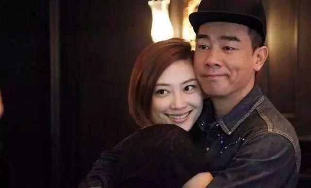 應采兒帶Jasper採購嬰兒用品，采兒肚子圓圓，51歲陳小春又做爸爸