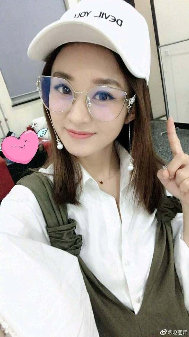 5位女星同戴金絲眼鏡，本以為熱巴最酷，看到她我真信了 