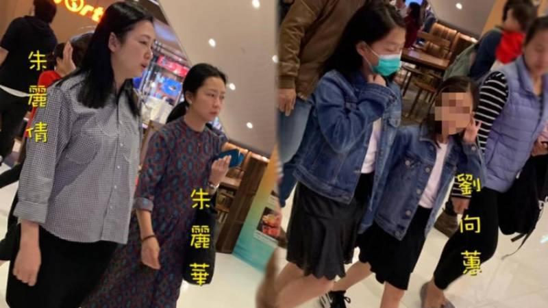 劉德華妻子帶女兒出街穿著樸素，劉向蕙全身照曝光長腿吸睛！