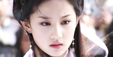 劉亦菲17歲照，一顰一笑都是那麼美，網友：與眾不同的仙女味道 