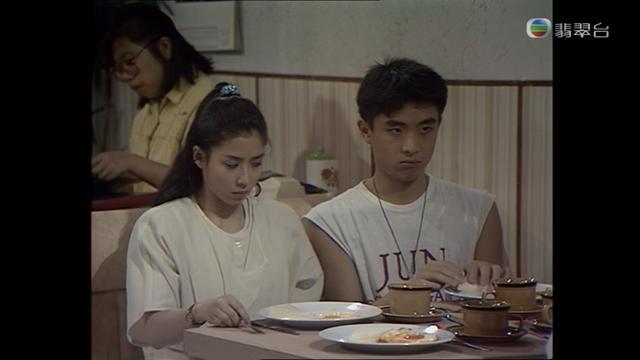 被TVB無辜解約藝人梁思浩賣甜品起家，如今賺過億分店開到內地
