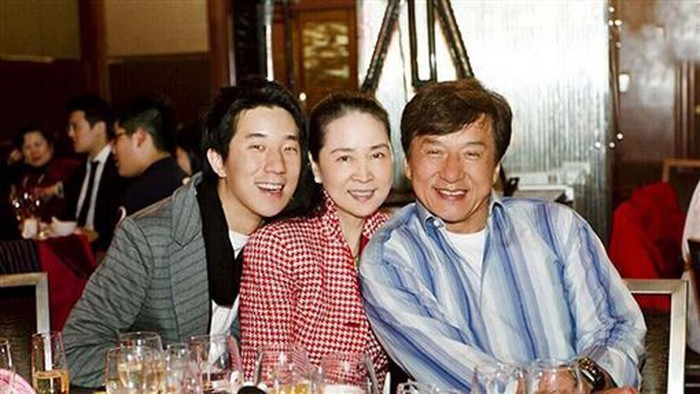 結婚36年不離不棄！成龍送這份禮物逼哭妻子林鳳嬌！