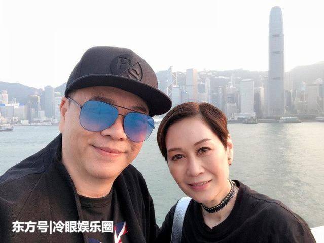 他與女友相愛21年，婚後才知老婆身價700億，入贅當上門女婿，現在幸福美滿