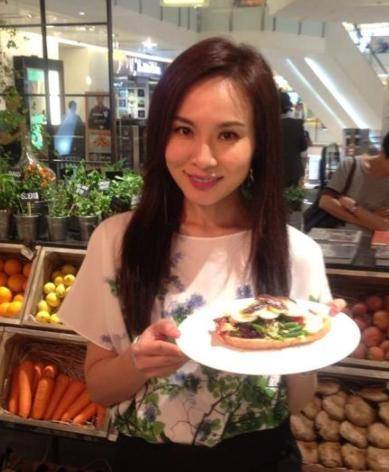黃宗澤女友近照曝光，傲人身材簡直讓人看呆了，網友: 難怪連胡杏兒都捨得放棄~
