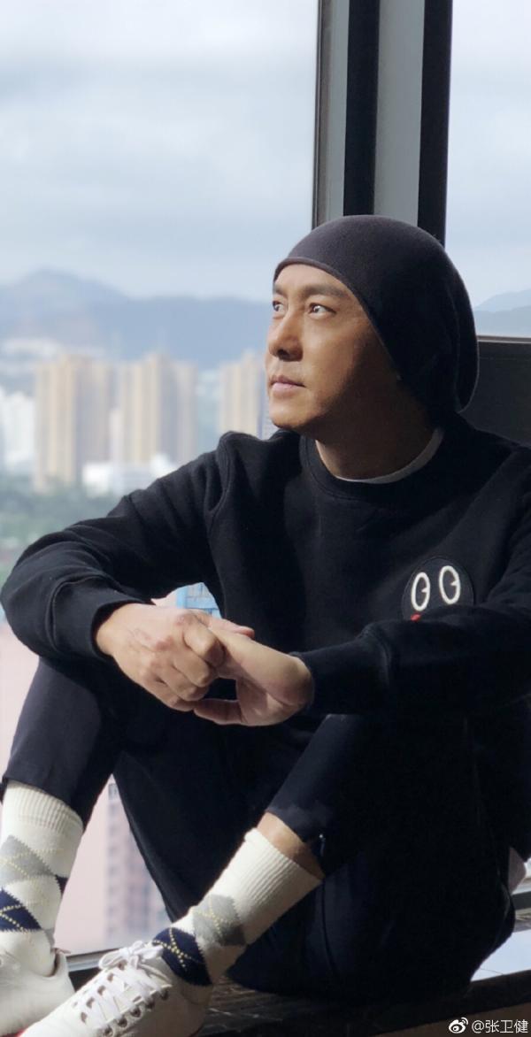 經歷妻流產、弟暴斃，53歲張衛健驚爆從此「退出演藝圈」？！他本人發文回應了！
