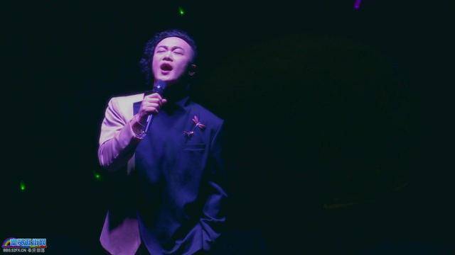 劉德華演唱會唱到一半突然取消，需賠5萬元？紅館損失過百萬，含淚鞠躬：真的唱不了，醫生叫我不要再唱！