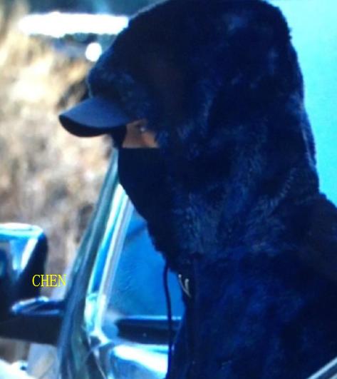 EXO上班造型：3名成員穿同款「過冬服」，粉絲調侃：隊長買的嗎？