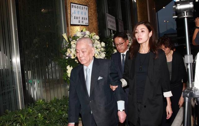 李嘉欣豪門夢碎？公公420億遺產一分不留，每月發200萬生活費！