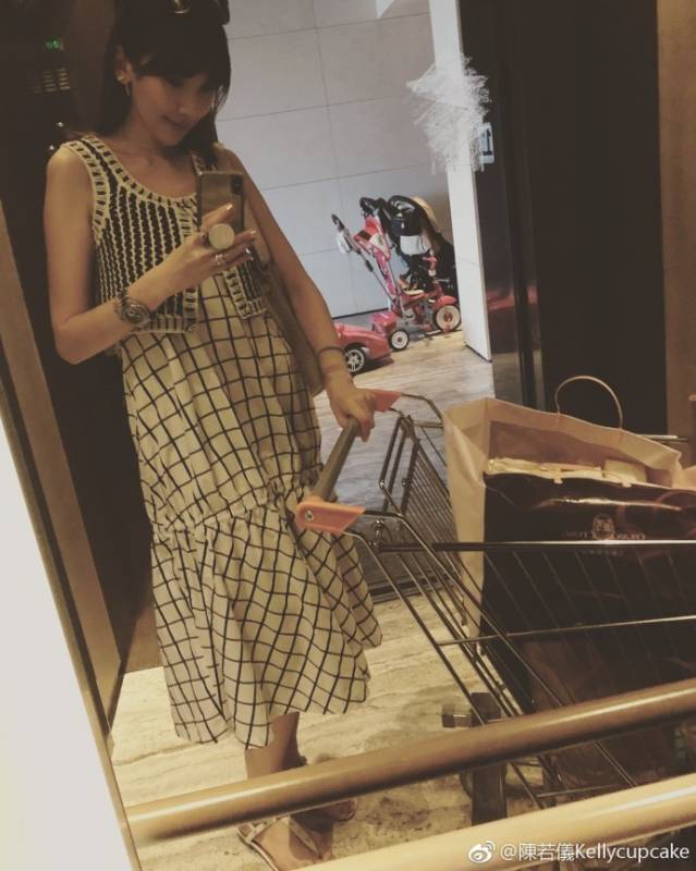 林志穎全家搓湯圓，陳若儀的肚子亮了，網友：像又懷了雙胞胎