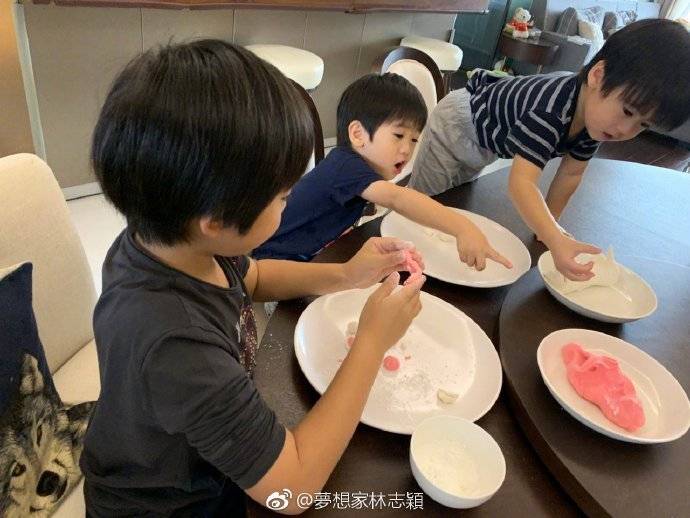 林志穎全家搓湯圓，陳若儀的肚子亮了，網友：像又懷了雙胞胎