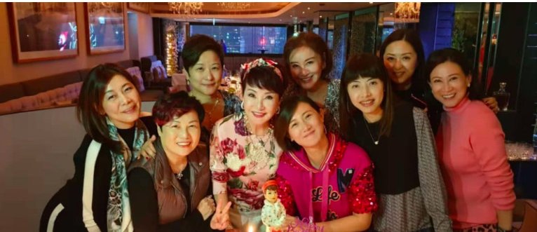 謝霆鋒媽媽67歲大壽，張柏芝疑攜子現身，王菲人未到禮先到！