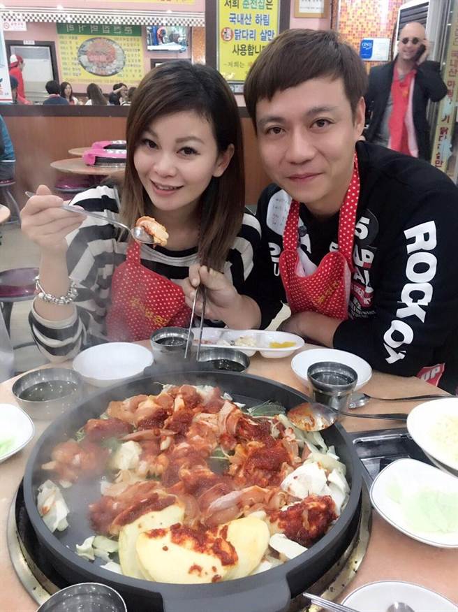 一夜輸20萬！總鋪師歌手「遇貴人創業年收6千萬」妻子20多年不離不棄讓他好心疼：下輩子還妳 