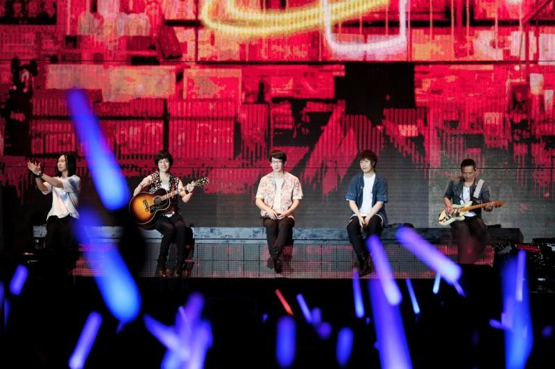 五月天演唱會高喊安打安打全壘打 阿信又歪樓